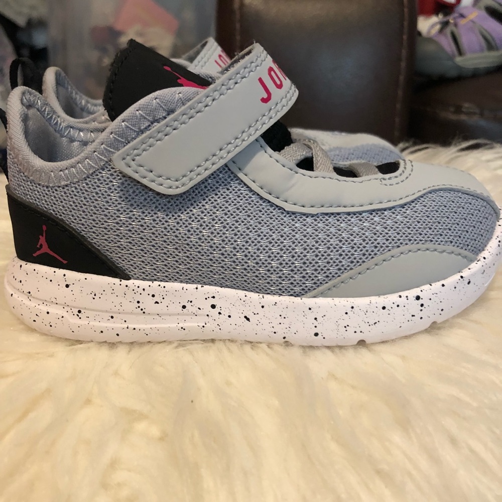 Velcro Jordan slippers